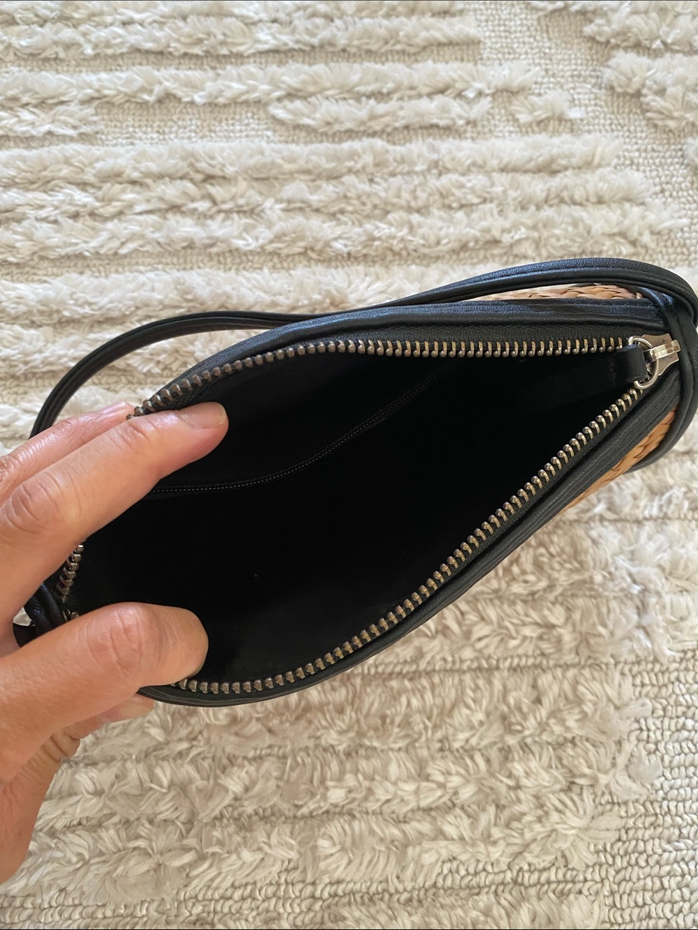 Urban Outfitters Woven Straw Crossbody Bag with Black Trim - Picture 9 of 9